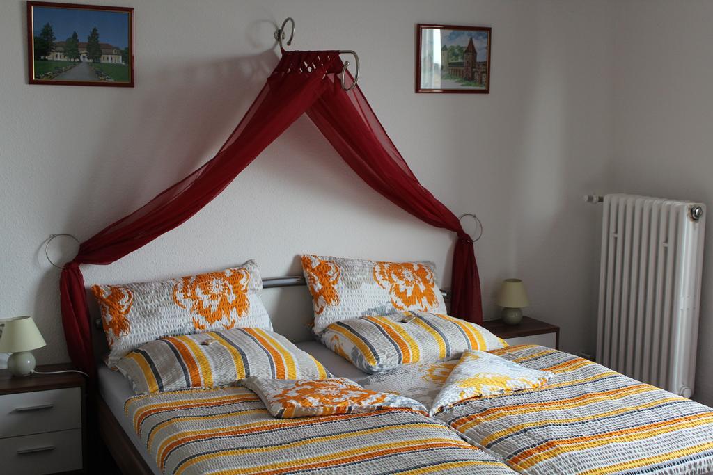 Hôtel Tivoli à Zerbst Extérieur photo