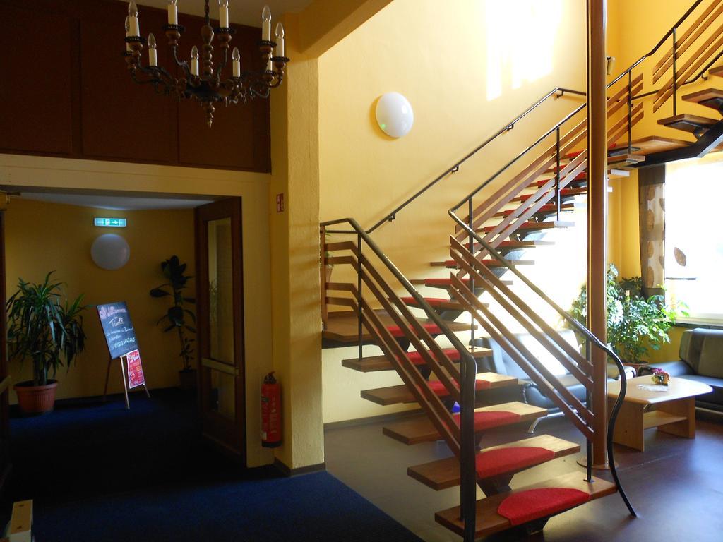 Hôtel Tivoli à Zerbst Extérieur photo