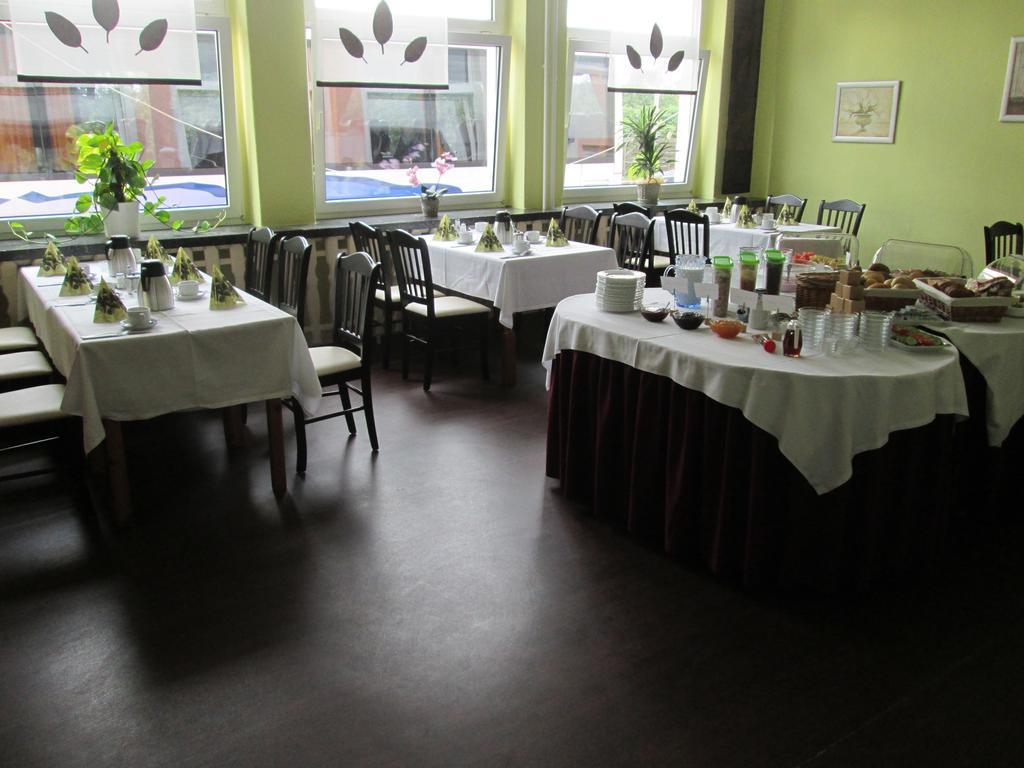Hôtel Tivoli à Zerbst Extérieur photo