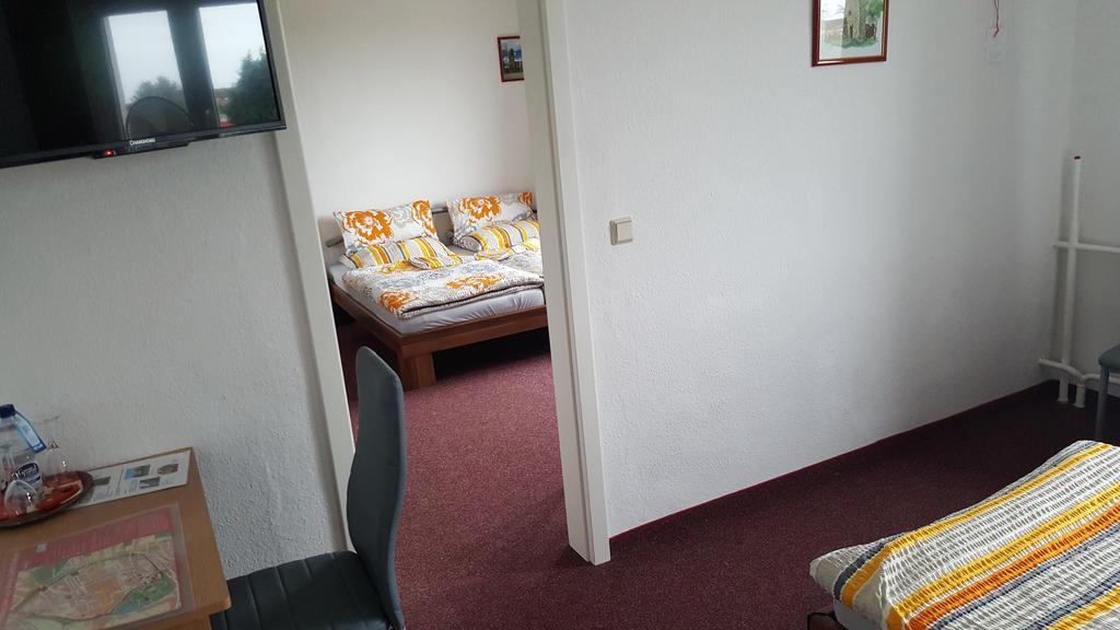 Hôtel Tivoli à Zerbst Extérieur photo