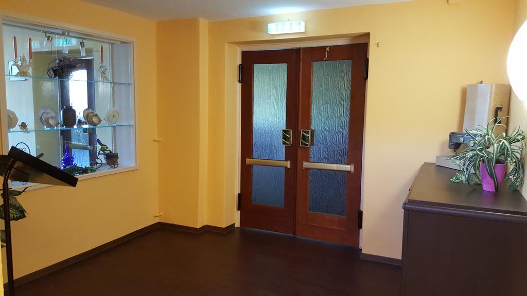 Hôtel Tivoli à Zerbst Extérieur photo